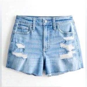 NWT Hollister Curvy High-Rise Ripped Medium Wash Denim Short 3” | Size 11